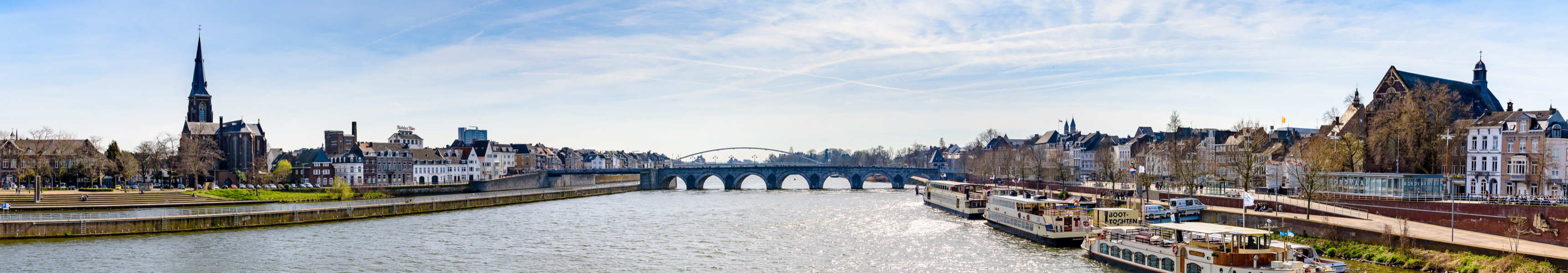 Maastricht von der Brücke über der Maas