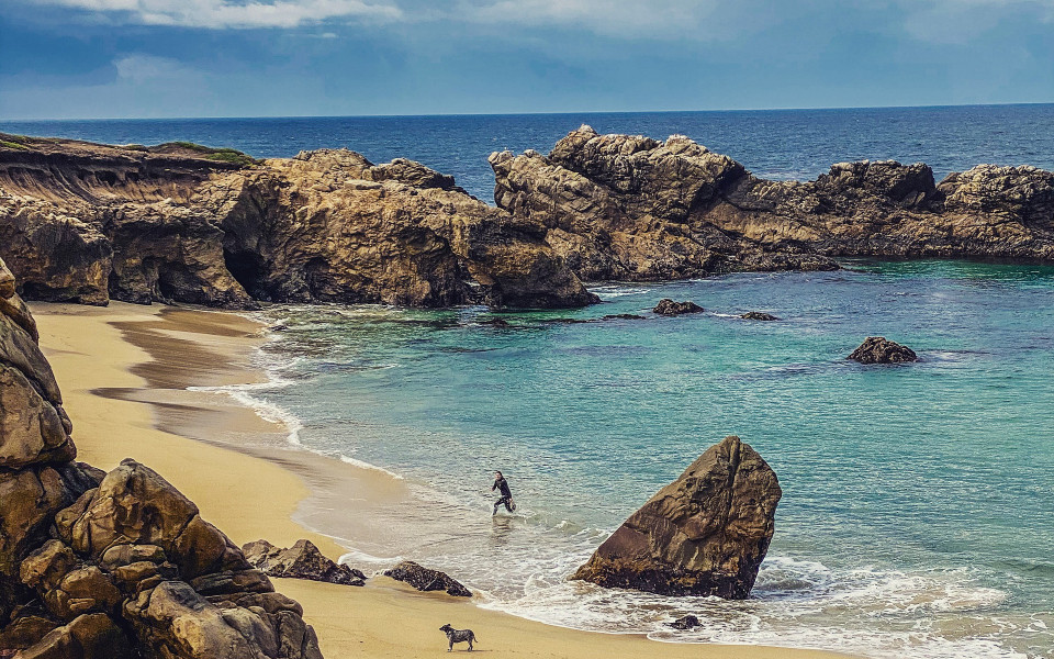 K&uuml;ste von San Diego mit Sandstrand, Felsen und Meer