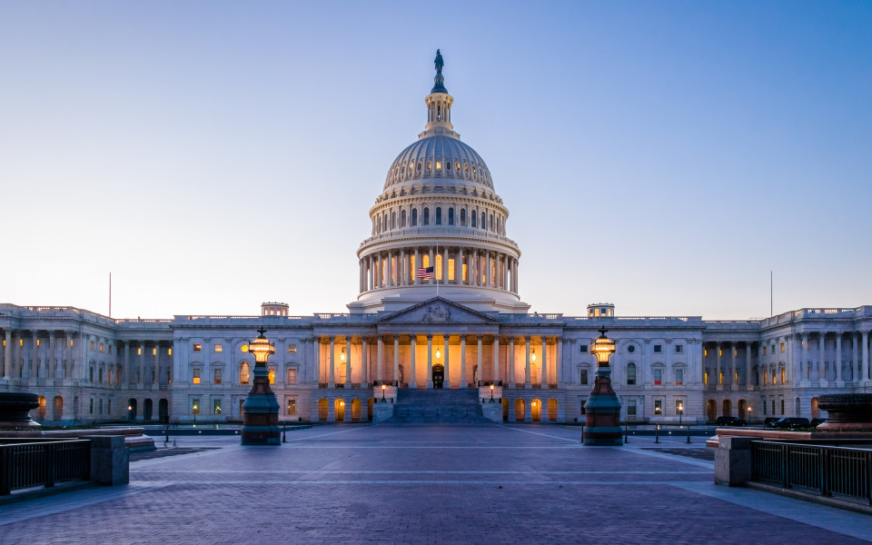 Kapitol der Vereinigten Staaten bei Sonnenuntergang - Washington, DC, USA