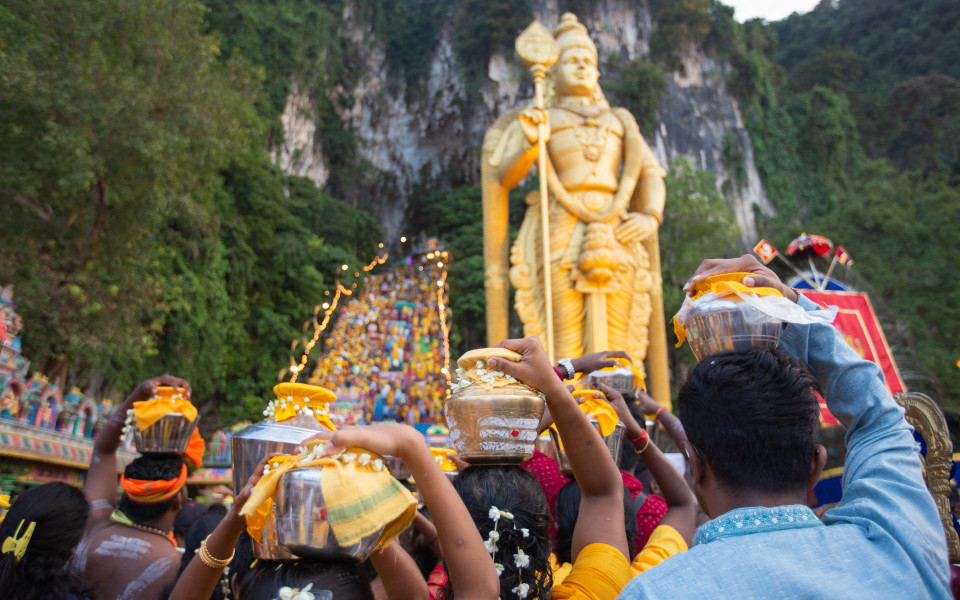 Hinduistische Anh&auml;nger nehmen am Thaipusam-Fest in den Batu-H&ouml;hlen in Malaysia teil.